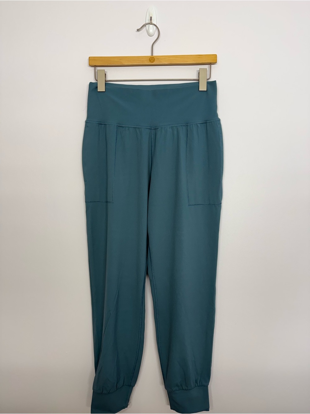 Athleta Salutation Jogger in Powervita Teal Size Medium 26” Inseam